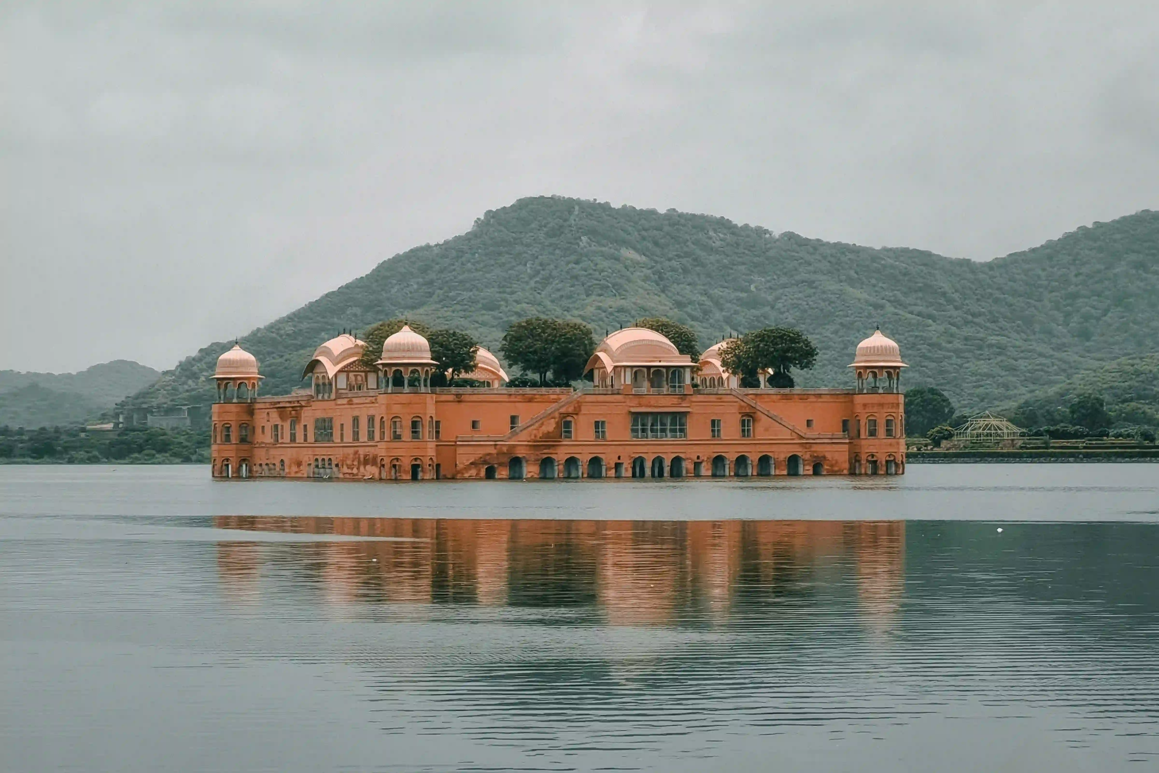 From Delhi: Jaipur City Private Day Tour by Fast Train